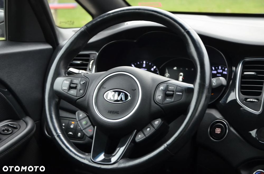 Kia Carens - 25