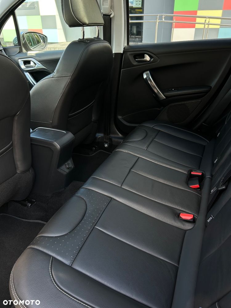Peugeot 2008 1.6 e-HDi Allure S&S - 21