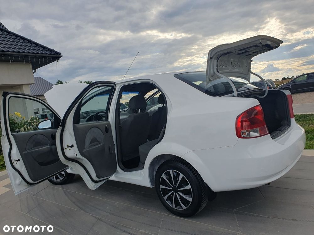 Chevrolet Aveo - 4