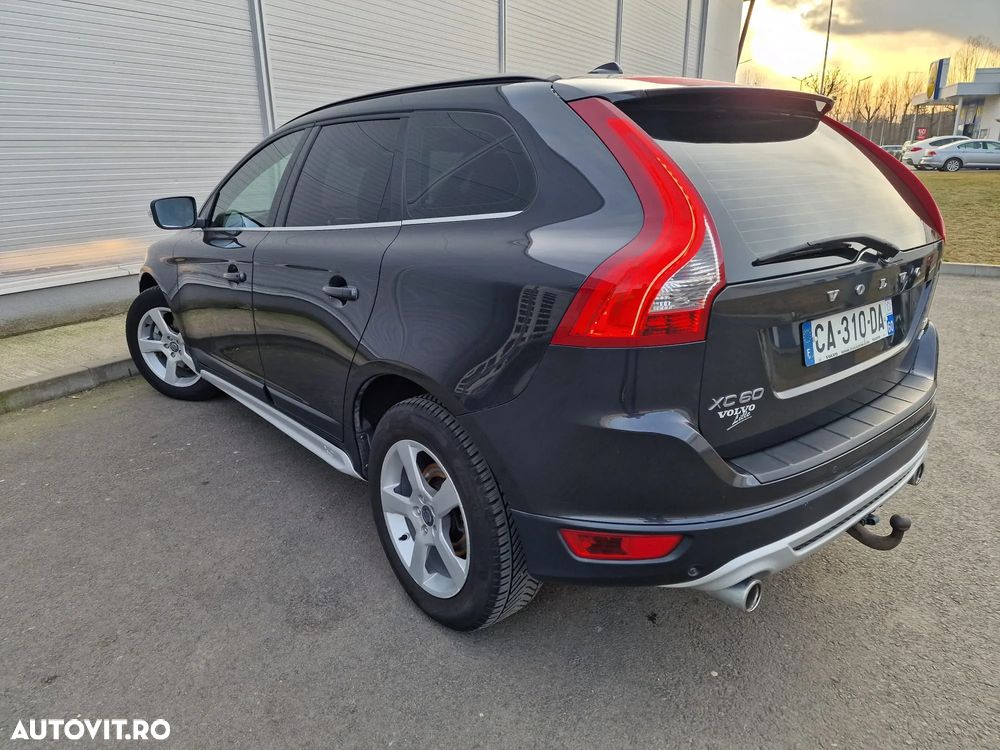 Volvo XC 60 2.4D AWD RDesign - 33