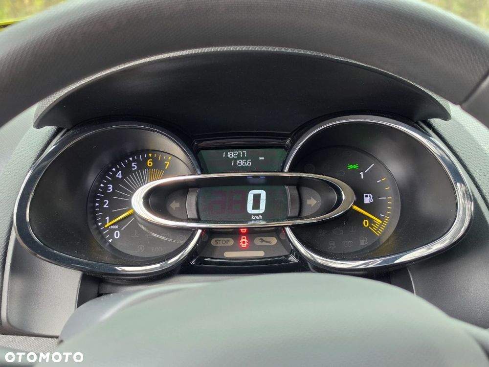 Renault Clio - 23
