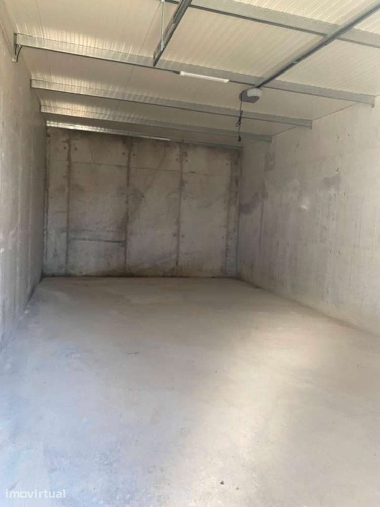 Armazém/Garagem Nova Condomínio Fechado  Bons Acessos- Torres Vedras - Grande imagem: 4/10