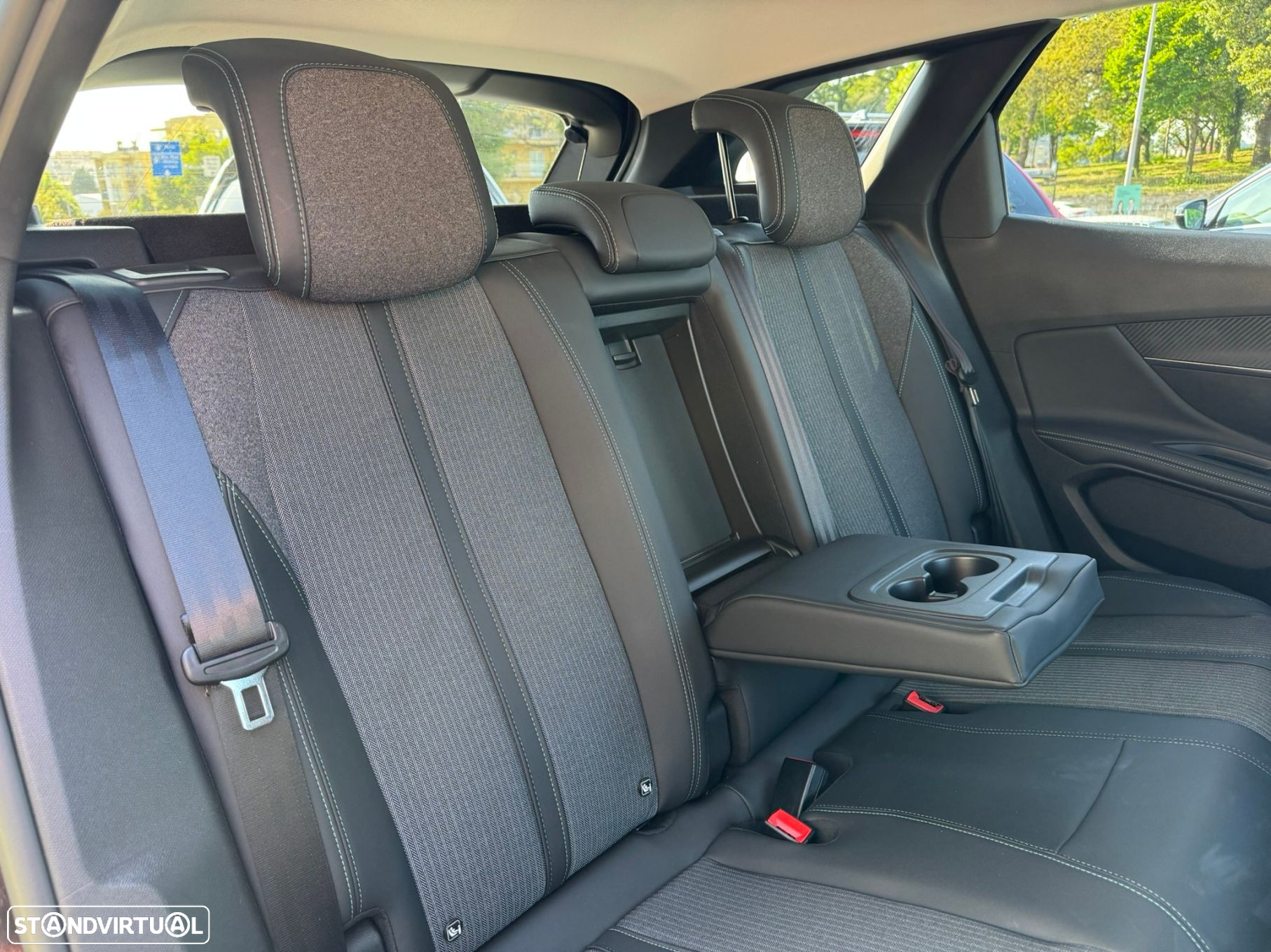 Peugeot 3008 1.6 Hybrid Allure e-EAT8 - 19
