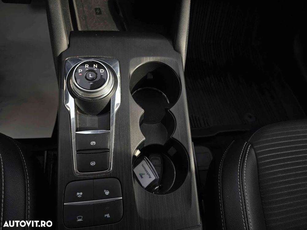 Ford Kuga - 12