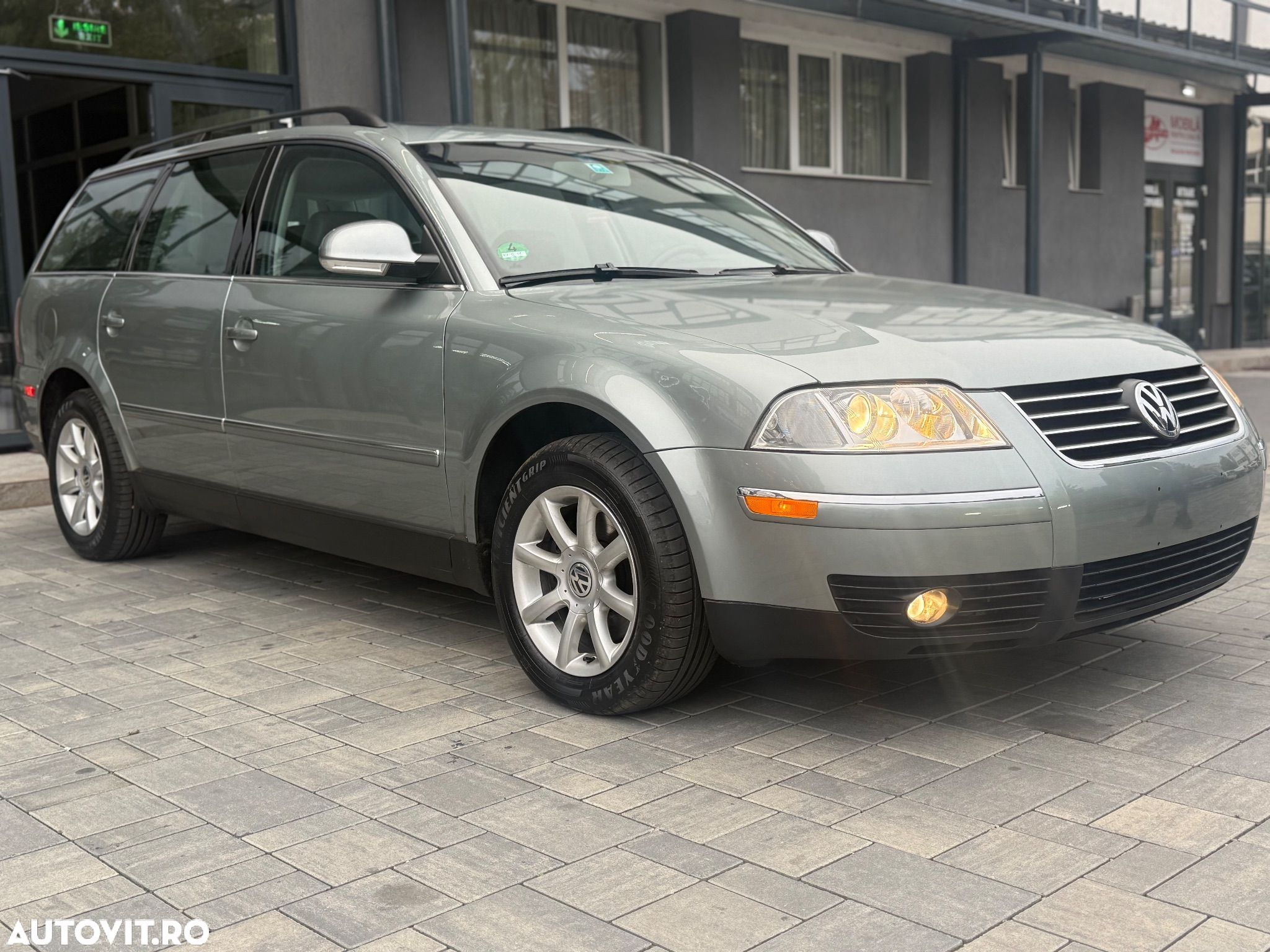 Volkswagen Passat - 1