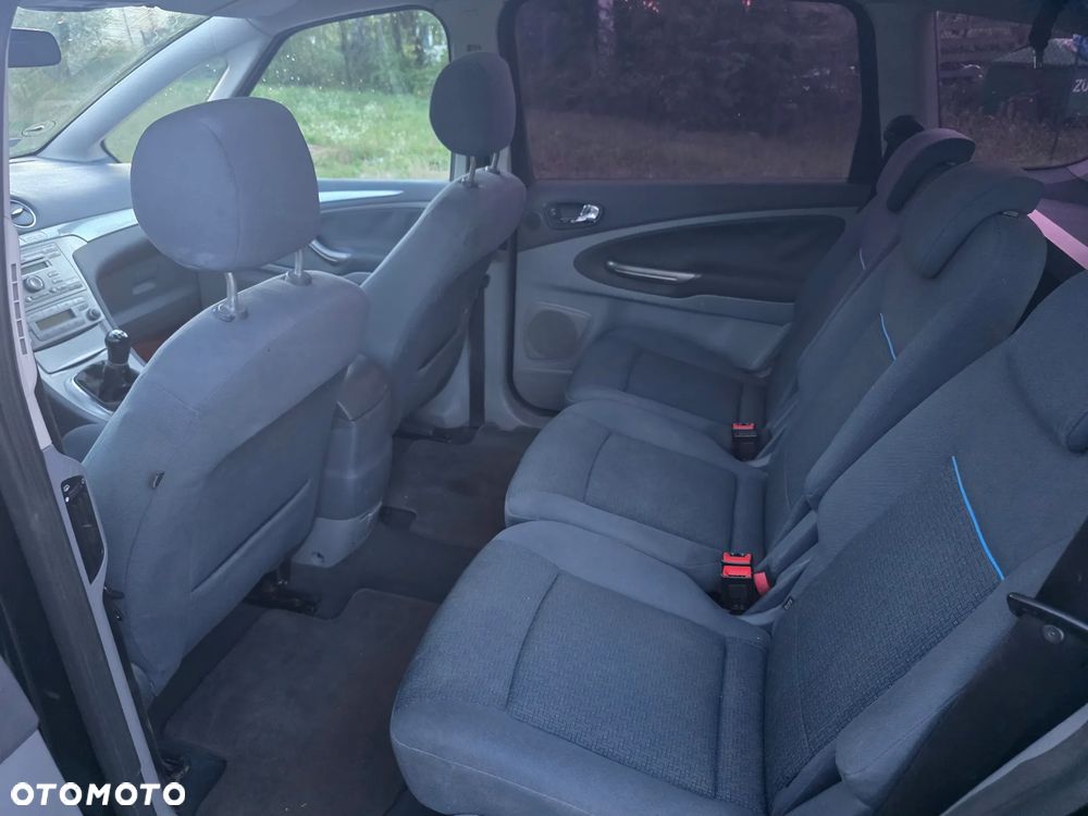 Ford S-Max - 11