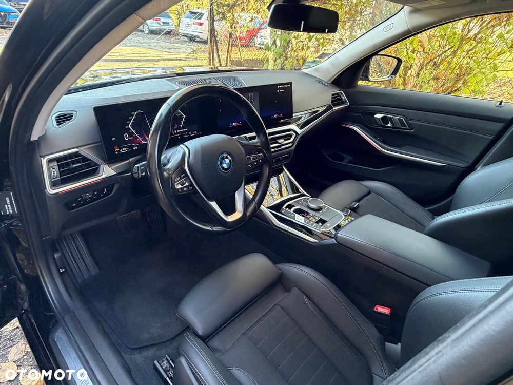 BMW Seria 3 330e xDrive Sport Line sport - 6