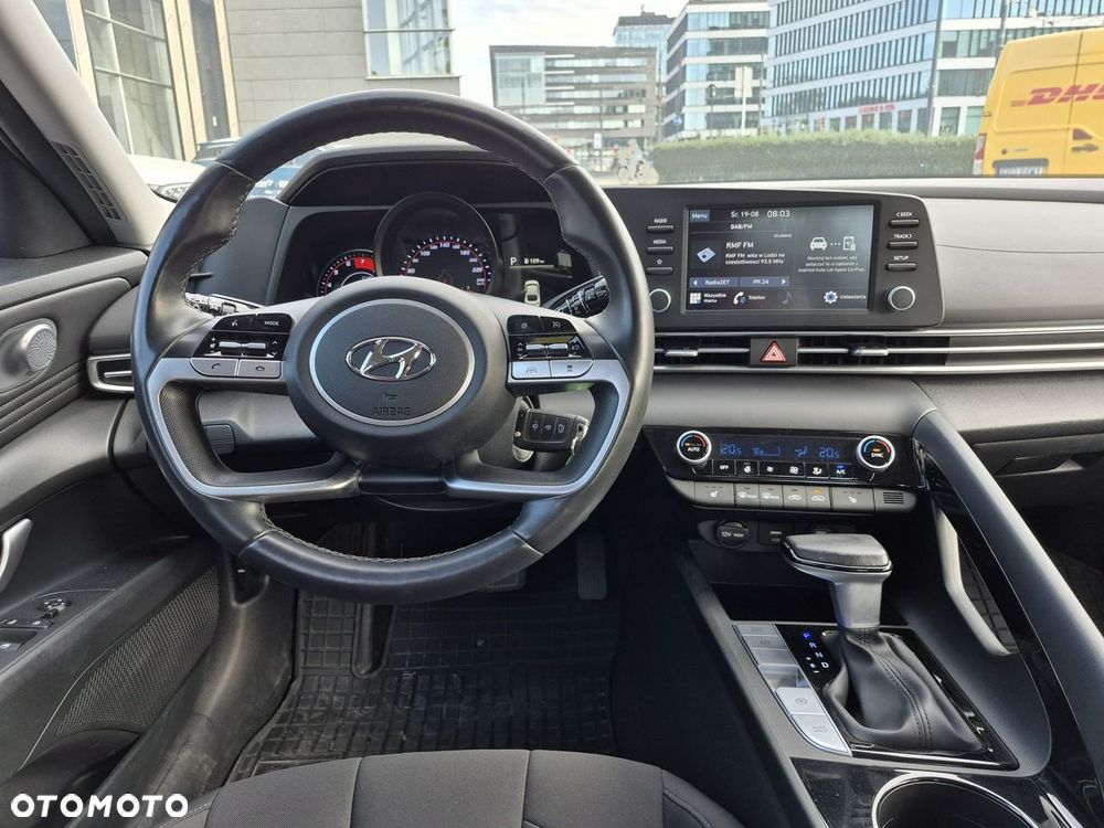 Hyundai Elantra - 19