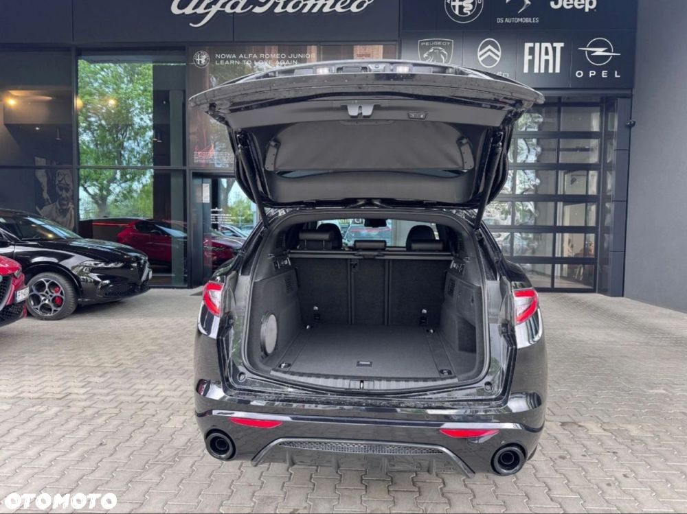 Alfa Romeo Stelvio - 12