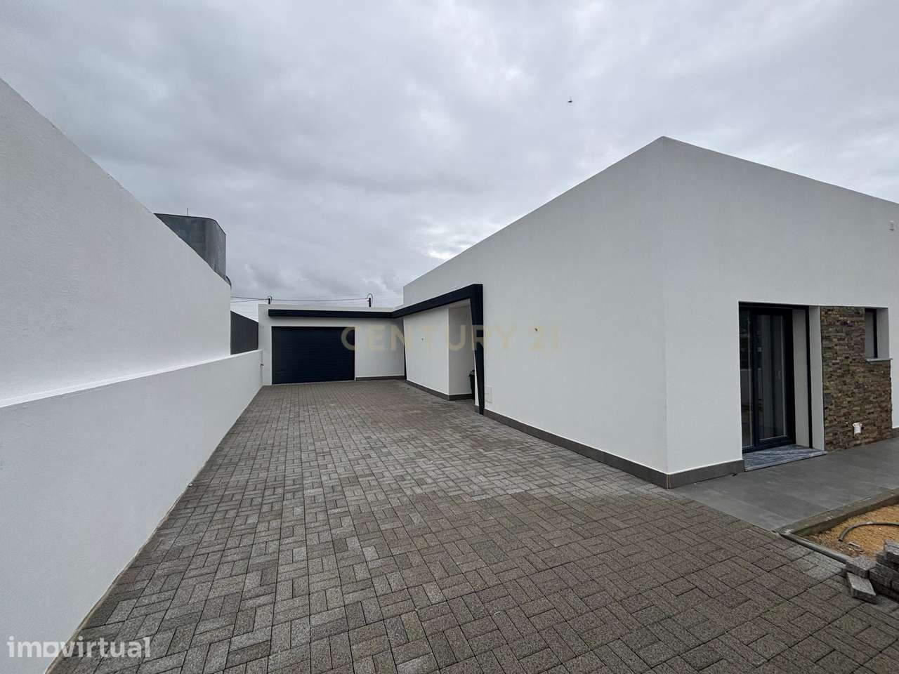 Moradia T3 Térrea Isolada com 3 suítes | Quinta do Anjo - Grande imagem: 3/36