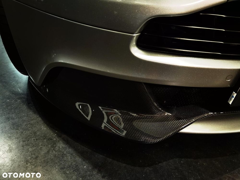 Aston Martin Vanquish - 13