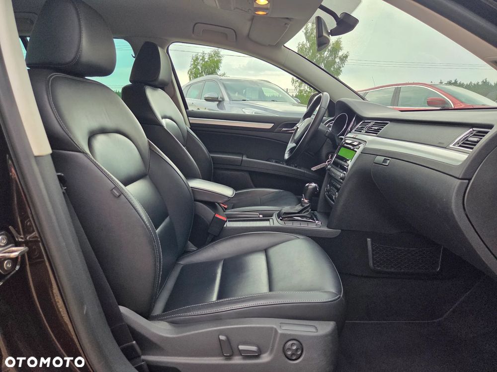 Skoda Superb 2.0 TDI DSG Exclusive - 30