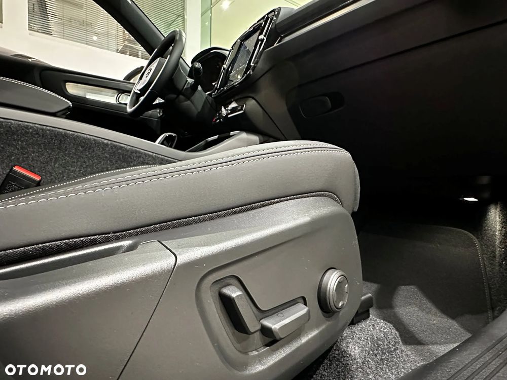 Volvo XC 40 B4 Plus Dark - 11