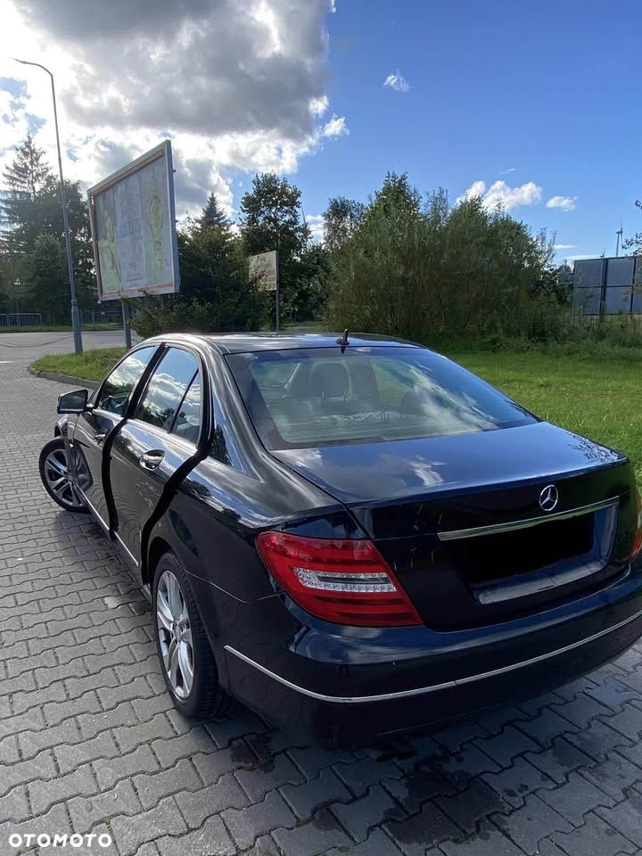 Mercedes-Benz Klasa C 180 CGI BlueEff Avantgarde - 14