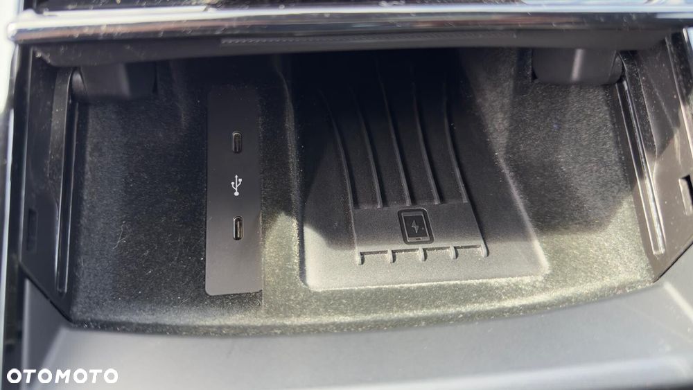 Porsche Panamera 4 E-Hybrid PHEV - 22