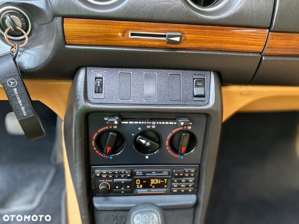 Mercedes-Benz W123 - 21