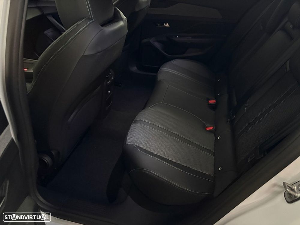 Peugeot 408 HYBRID 145 e-DSC6 Allure - 16
