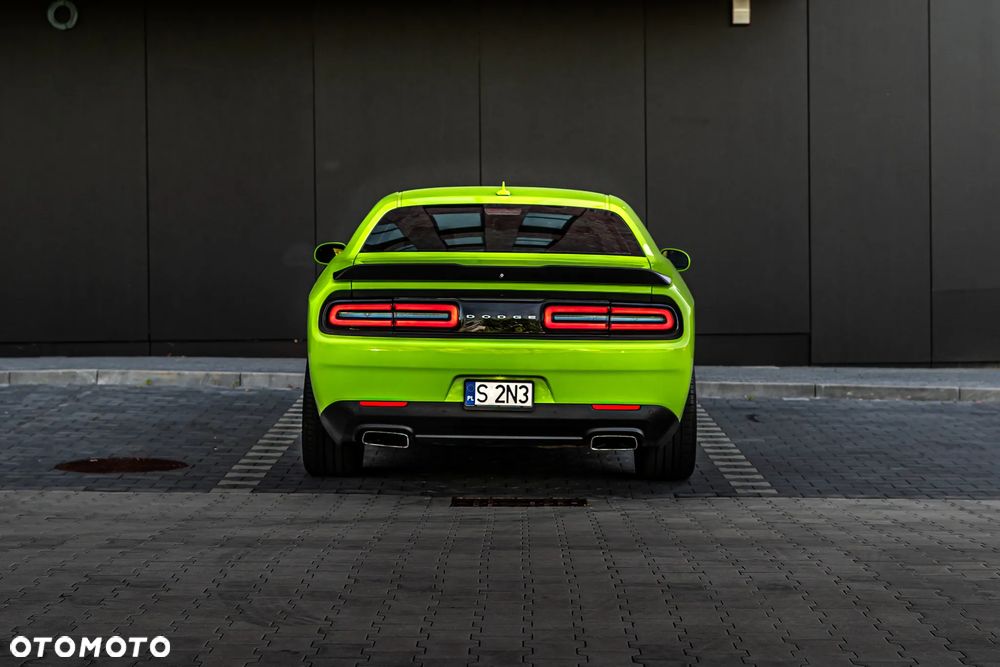 Dodge Challenger - 10