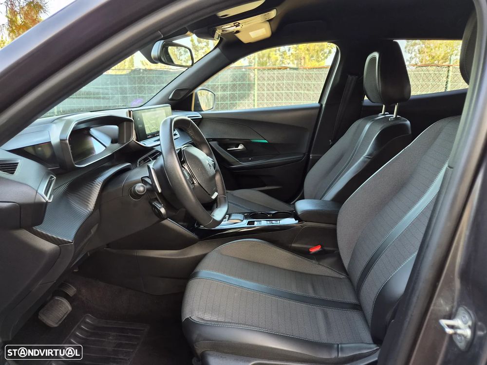 Peugeot 2008 1.2 PureTech Allure EAT8 - 11