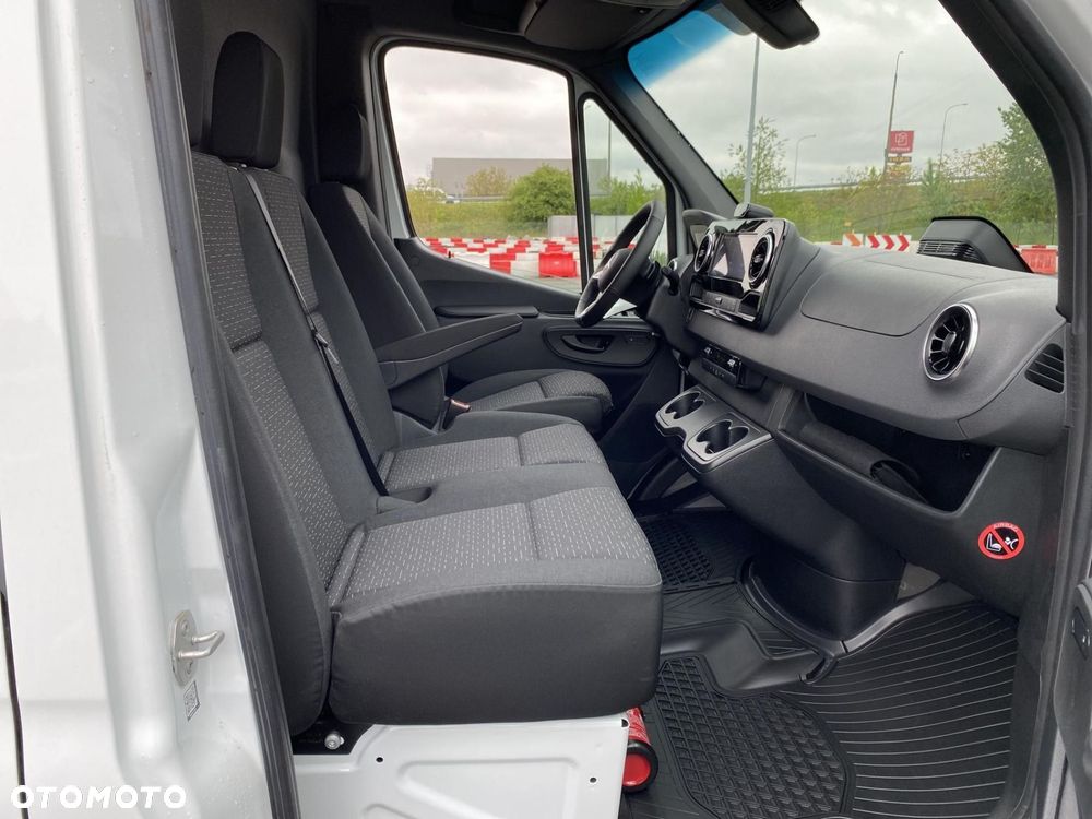 Mercedes-Benz Sprinter - 17