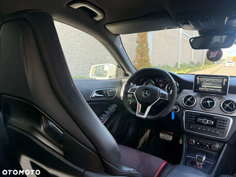 Mercedes-Benz CLA 45 AMG 4-Matic - 14