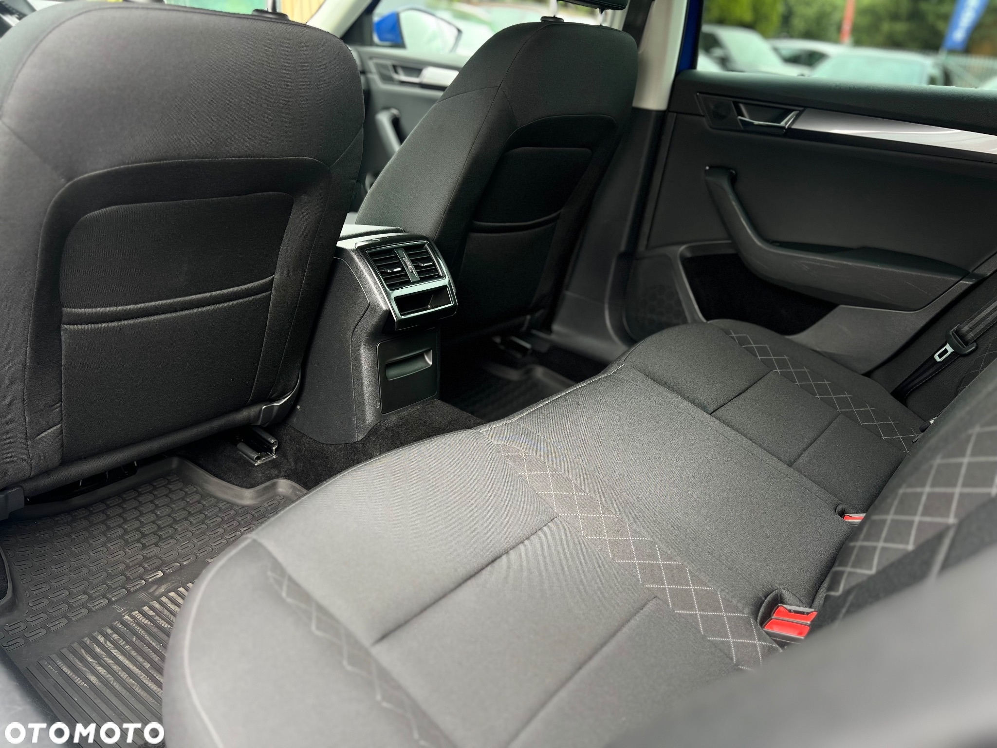 Skoda Superb 2.0 TDI SCR Ambition - 38