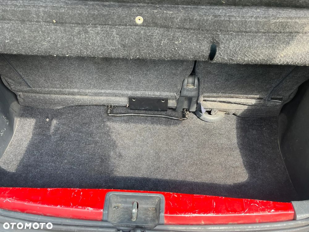 Toyota Yaris 1.0 Base - 11