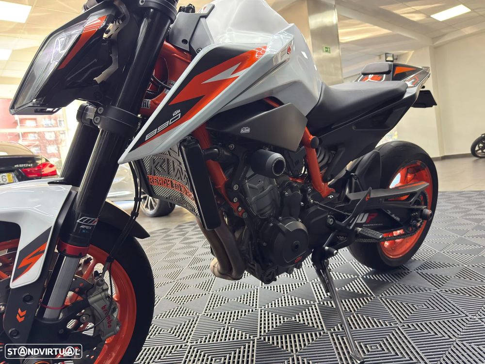 KTM 890 DUKE R - 4
