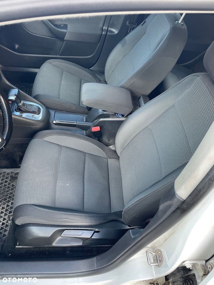 Volkswagen Golf 1.6 TDI BlueMot Comfortline DSG - 5