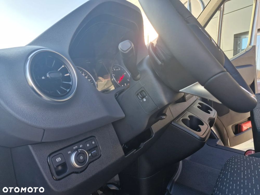 Mercedes-Benz Sprinter - 17
