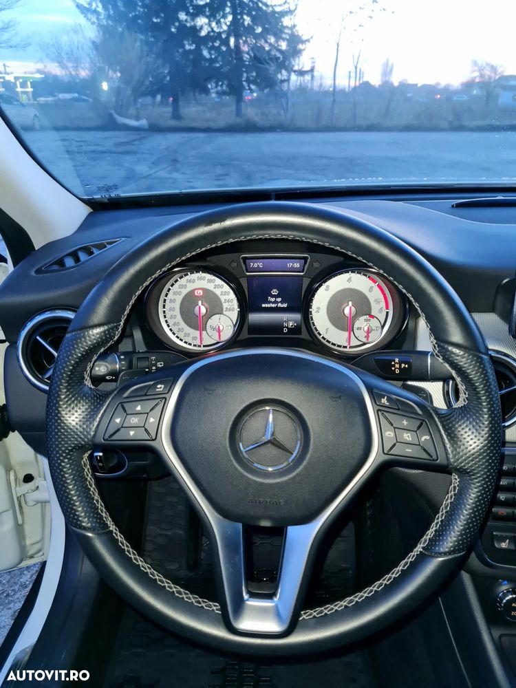 Mercedes-Benz GLA 200 d 4Matic 7G-DCT - 10