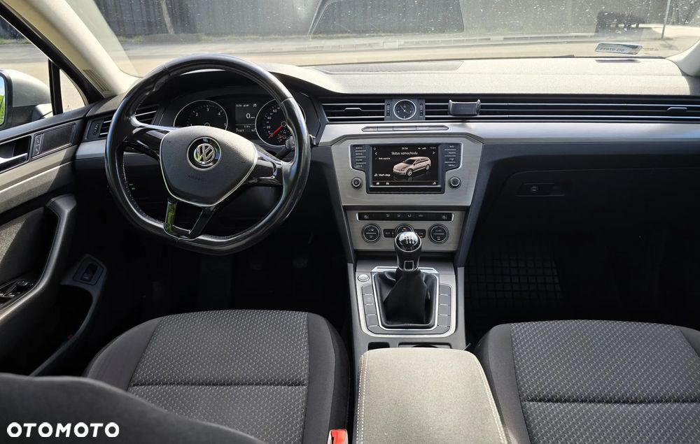 Volkswagen Passat 1.6 TDI BMT Trendline - 11