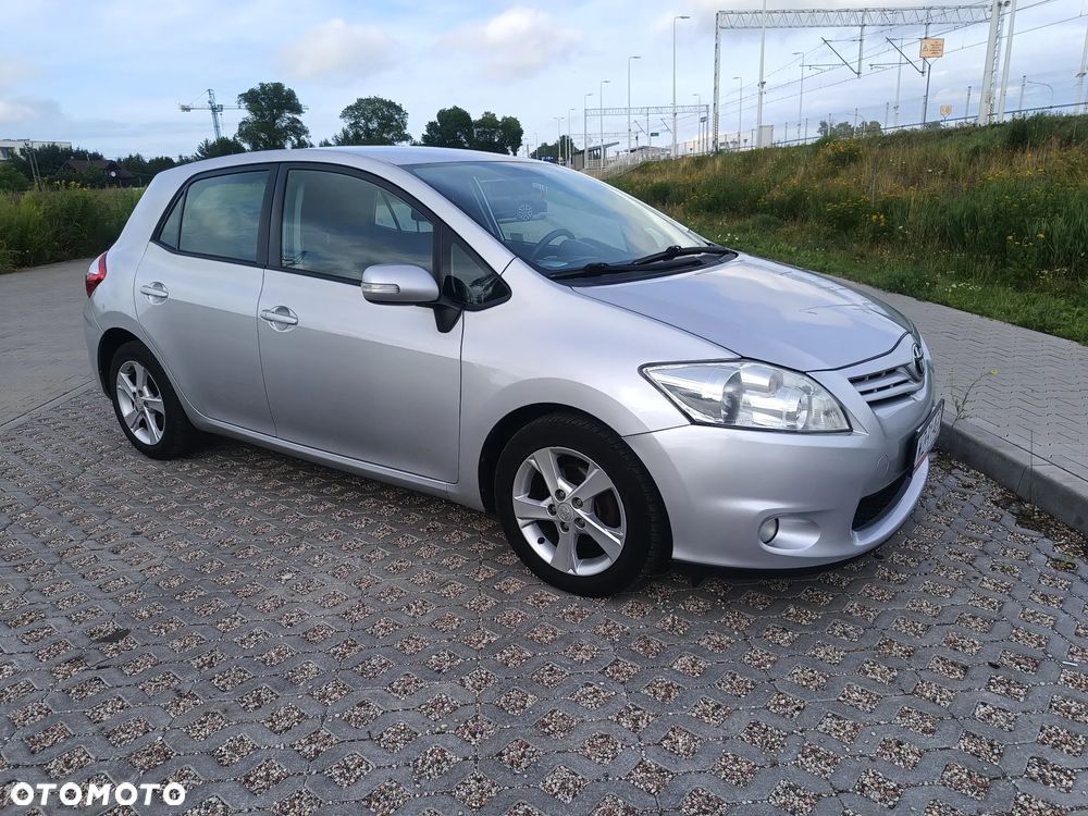 Toyota Auris 1.6 Sol - 1