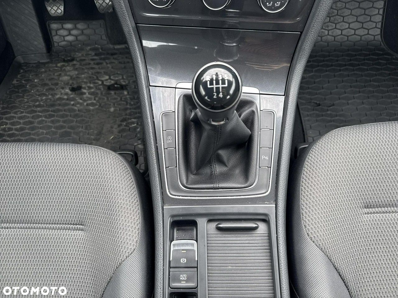 Volkswagen Golf - 24