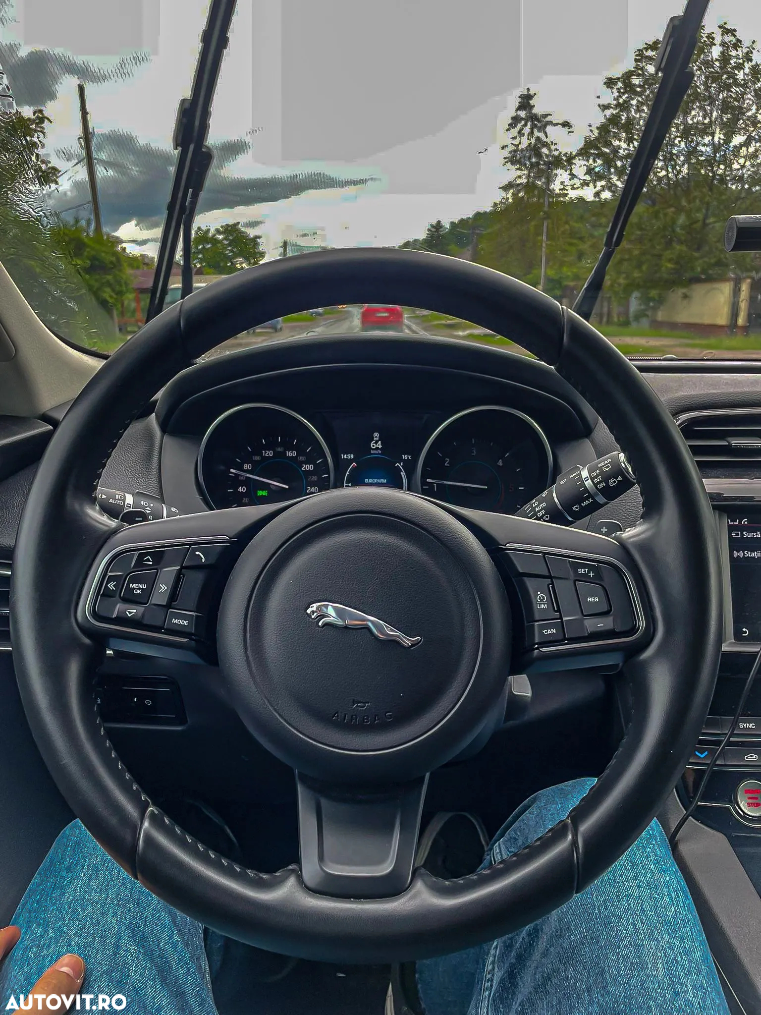Jaguar F-Pace 20d AWD Pure - 5
