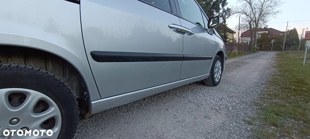 Peugeot 807 2.2 ST - 11