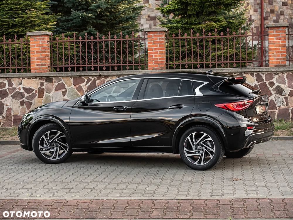 Infiniti Q30 - 5