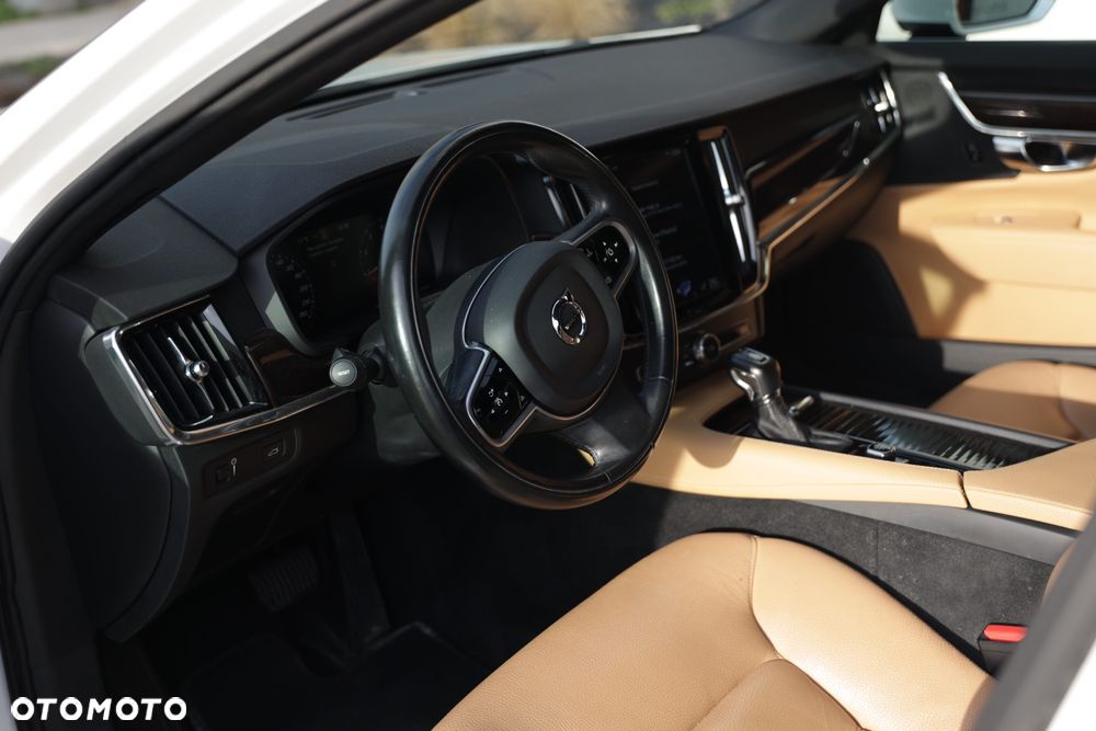 Volvo S90 T5 Geartronic Momentum Pro - 24