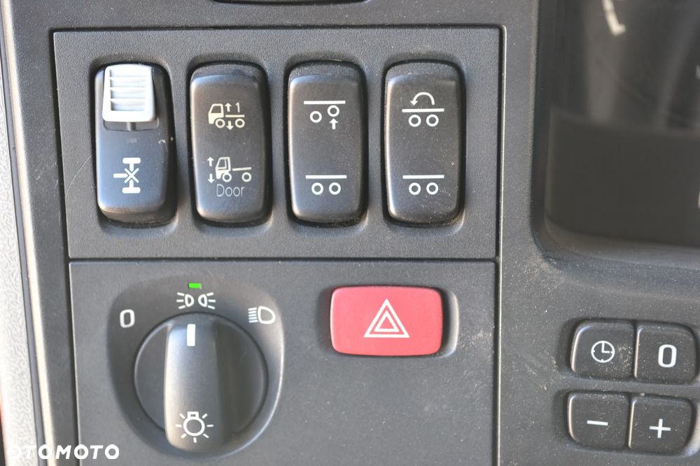 Scania P 320 ASENIZACYJNY TYLKO 157 847 km SZAMBIARKA NOWA BECZKA 20 m³ TRZECIA OŚ SKRĘTNA I PODNOSZONA - 23