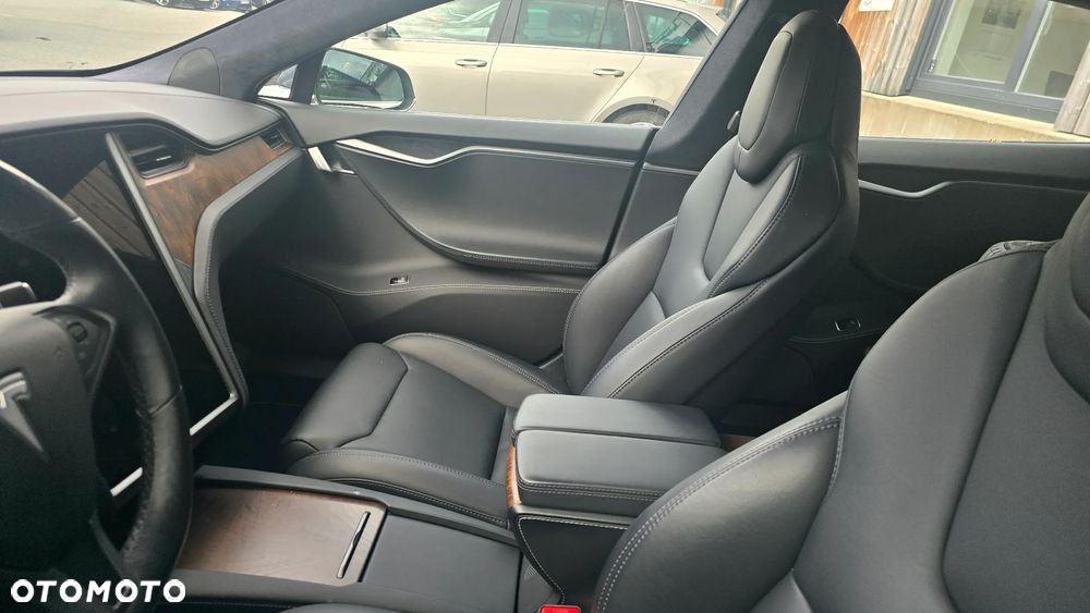 Tesla Model S - 11