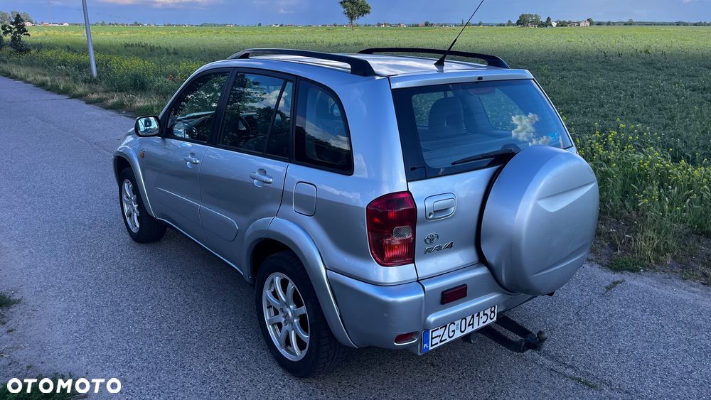 Toyota RAV4 2.0 D-4D 4x4 - 4
