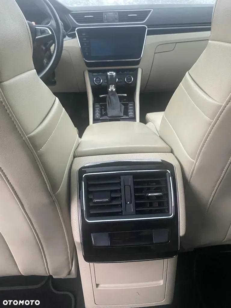 Skoda Superb Combi 2.0 TDI 4x4 DSG L&K - 4
