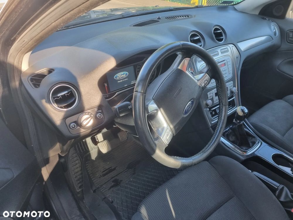Ford Mondeo 2.0 Ambiente - 4