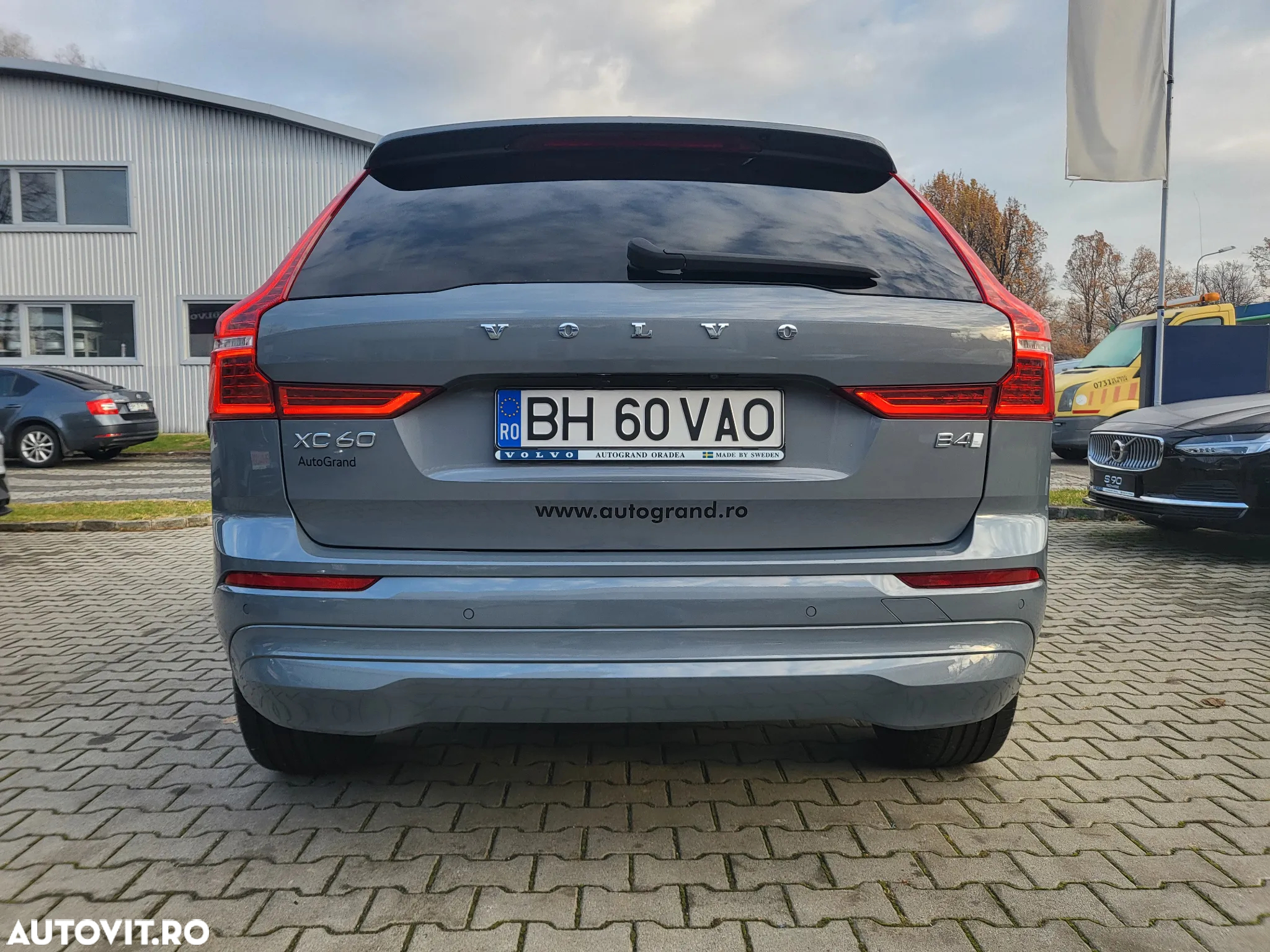 Volvo XC 60 B4 MHEV AT FWD Core - 13