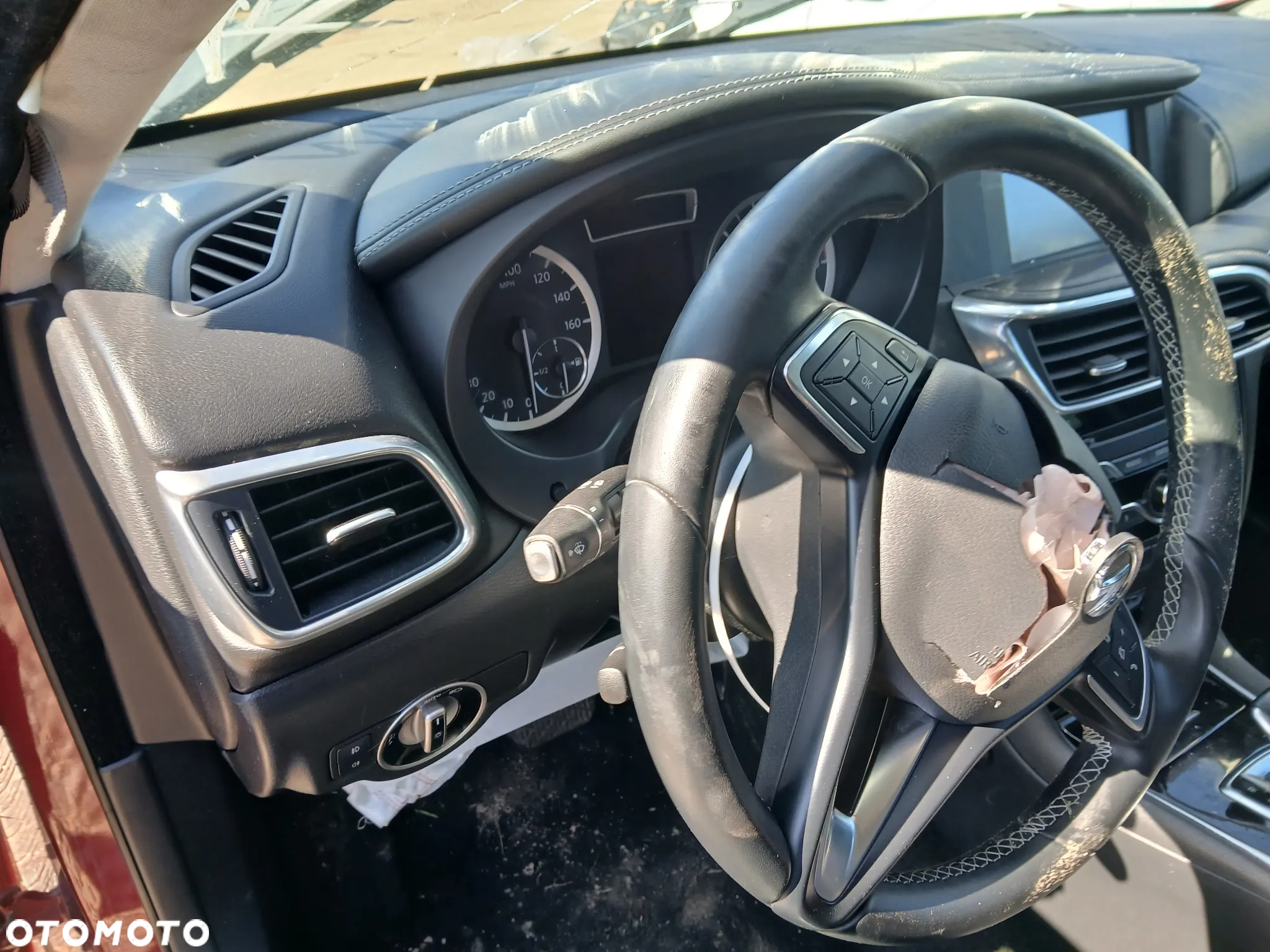 infiniti QX30 fotel fotele kanapa deska kokpit podsufitka boczek boczki klamka podłokietnik licznik - 3