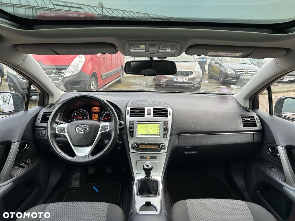 Toyota Avensis 1.8 Sol NAVI - 2