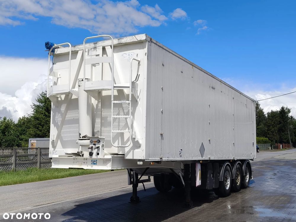 Benalu WYWROTKA 56m3 ALUMINIOWA / OSIE MERCEDES/OŚ PODNOSZONA / DRZWI / SZYBER ZBOŻOWY - 1