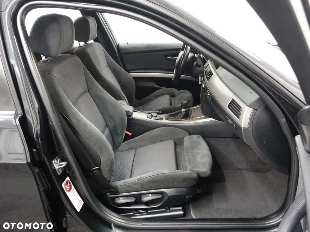 BMW Seria 3 318i Edition Sport - 26