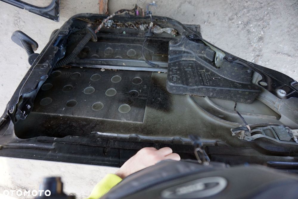 DRZWI TYLNE LEWE TOUAREG I 7L   VOLKSWAGEN 2002-2010 - 7