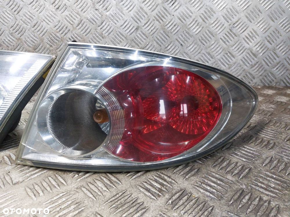LAMPA LEWY TYŁ + PRAWY TYŁ KOMPLET W KLAPĘ W BŁOTNIK MAZDA 6 I HB 5D - 6